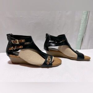 NWOT Aerosoles strappy Sandal